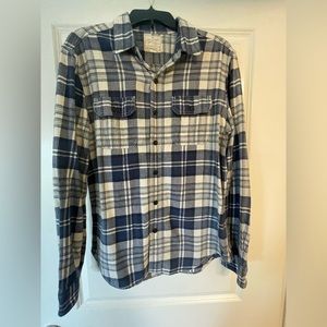 American Eagle Outfitters Heritage flannel. Size Medium. Blue and White.
